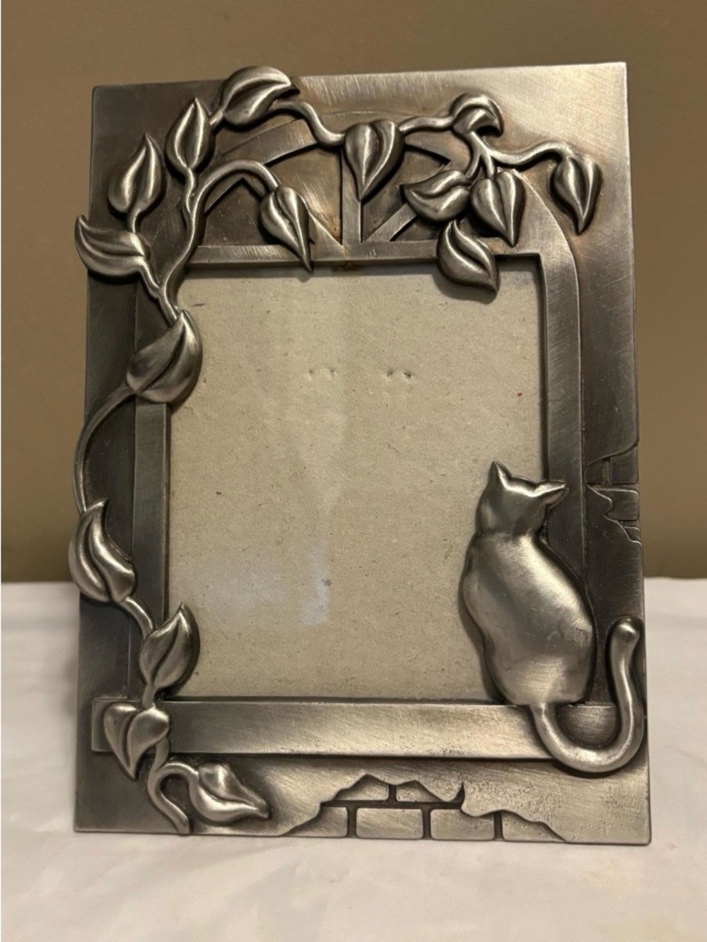 Ashley Manor Pewter Cat & Vine Decorative Picture Frame - Home Accents